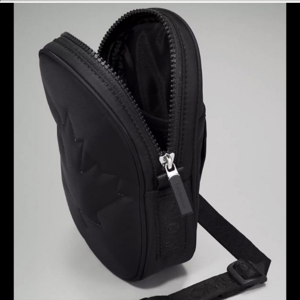 Lululemon TEAM CANADA 22 Future Legacy Crossbody Bag BLACK NWT